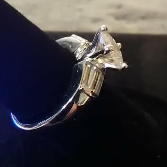 Sterling Silver CZ ring - Picture 2 of 5